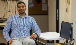 Akhil Medisetti loves helping students learn new concepts