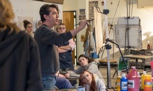 Fine Arts Professor John Hampshire teaches an art class