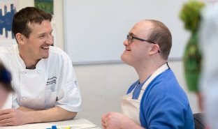 Chef Matt Bolton, Culinary instructor, met with participants of Hyde & Seek at The Hyde Collection, to talk about plating for the art enrichment program.